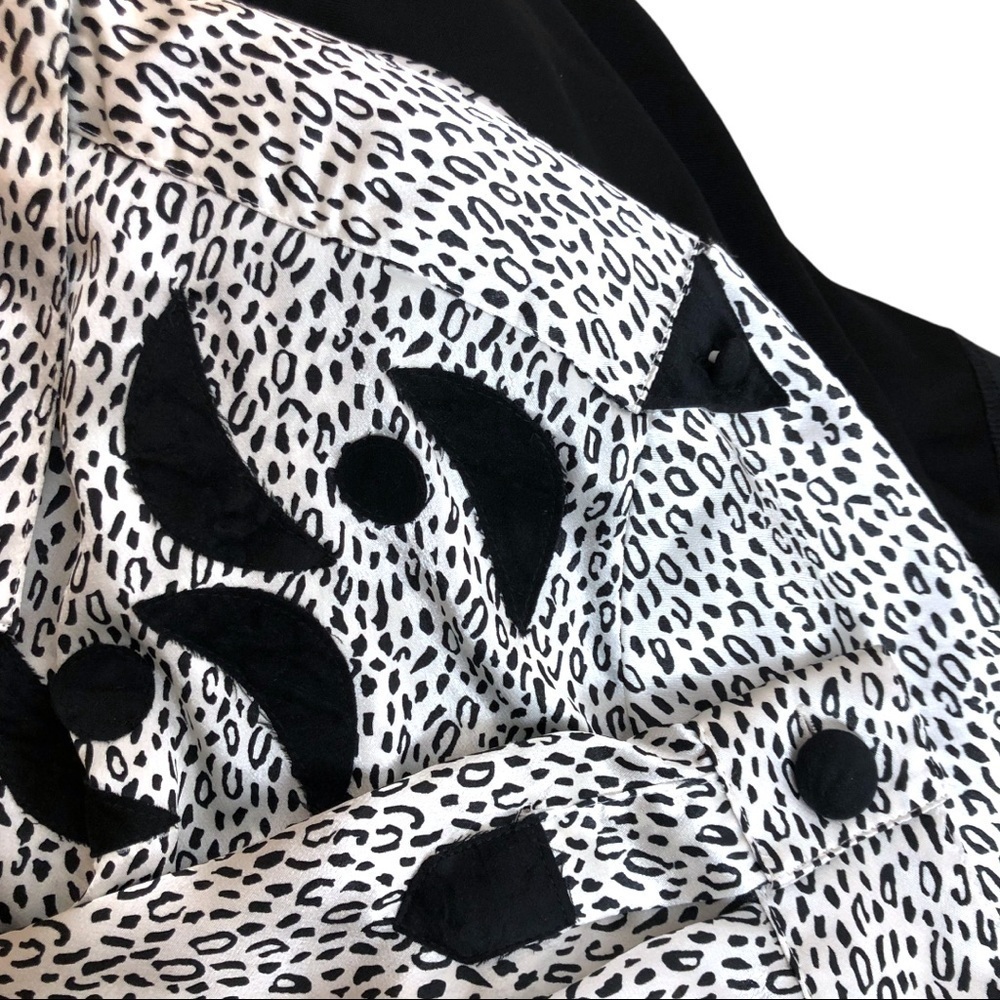 VINTAGE 80s‎ Satin Silky Leopard Print Geometric Western Yoke Loose Fit Blouse M - Picture 4 of 4